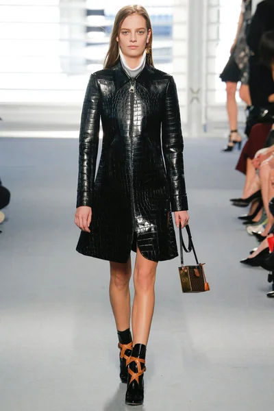 Look 26